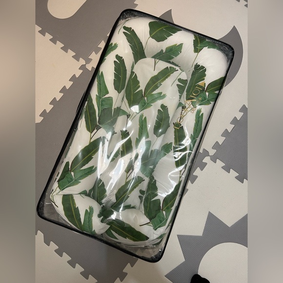 Dockatot Deluxe Banana leaves. Like new! - Picture 4 of 4